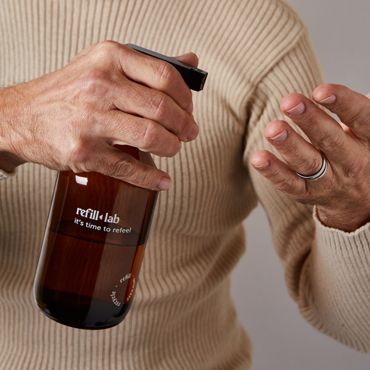 <b> Sanitizante 2 lts</b> - Santal Fever